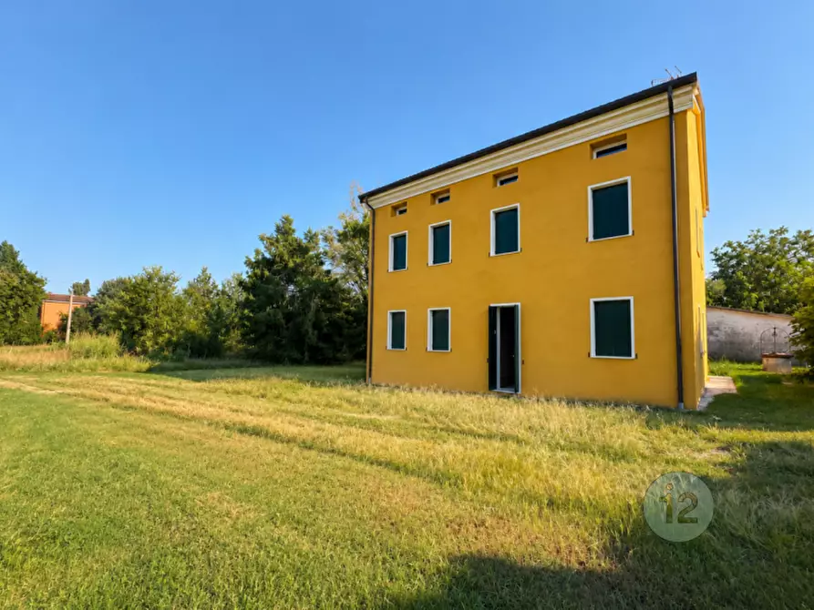Immagine 2 di Villetta a schiera in vendita  in Via Suore Redena a Mirandola