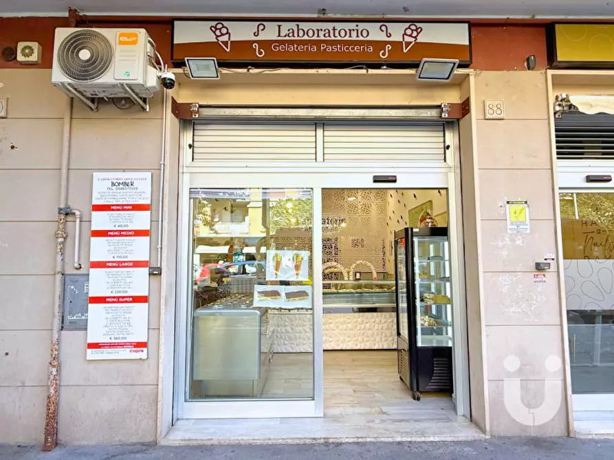 Immagine 1 di Negozio in affitto  in Via dei Velieri a Roma