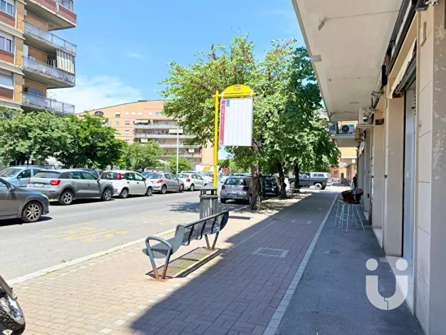 Immagine 9 di Negozio in affitto  in Via dei Velieri a Roma