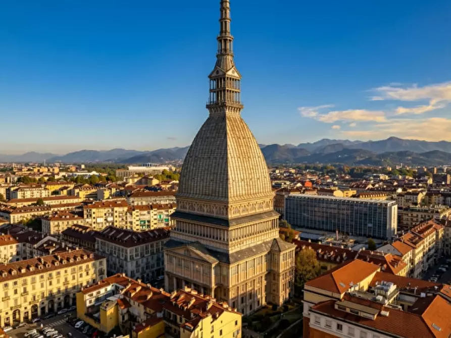 Immagine 2 di Capannone industriale in vendita  in Torino – Regio Parco / Giardini Reali.Via Fiochetto 35 a Torino