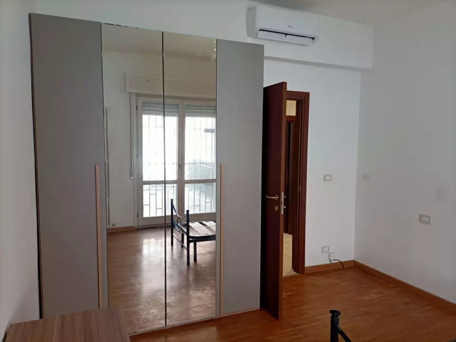 Immagine 5 di Camera in affitto  in Via Icilio Guareschi, 4 a Parma