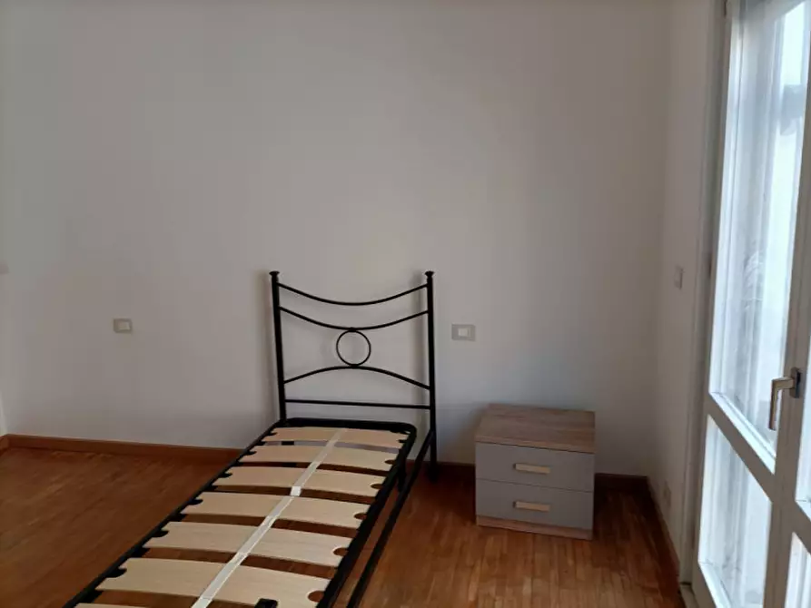 Immagine 6 di Camera in affitto  in Via Icilio Guareschi, 4 a Parma
