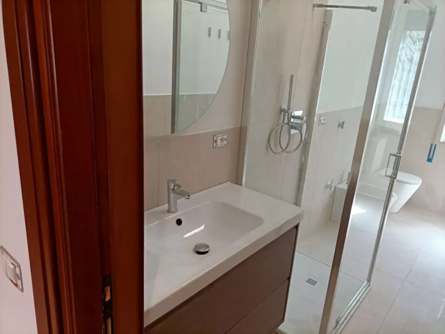 Immagine 11 di Camera in affitto  in Via Icilio Guareschi, 4 a Parma
