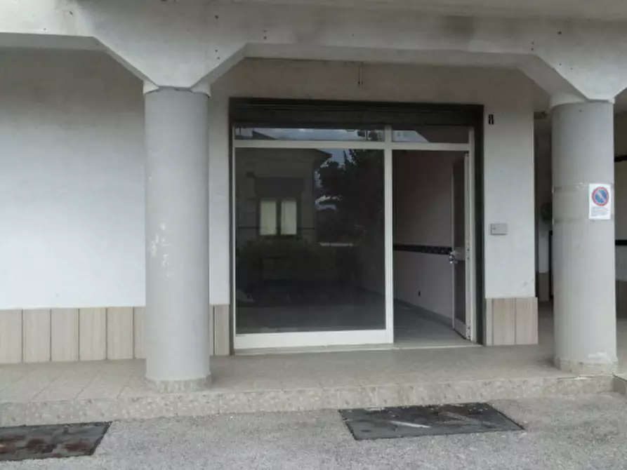Immagine 1 di Negozio in vendita  a Marsicovetere