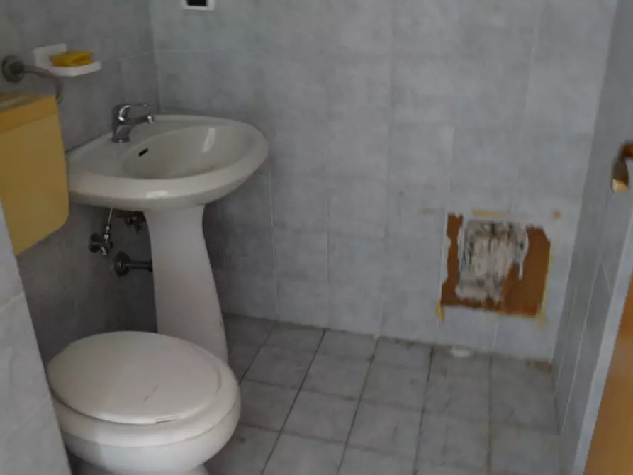 Immagine 4 di Negozio in vendita  a Marsicovetere