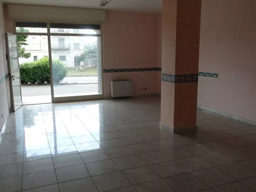Immagine 5 di Negozio in vendita  a Marsicovetere