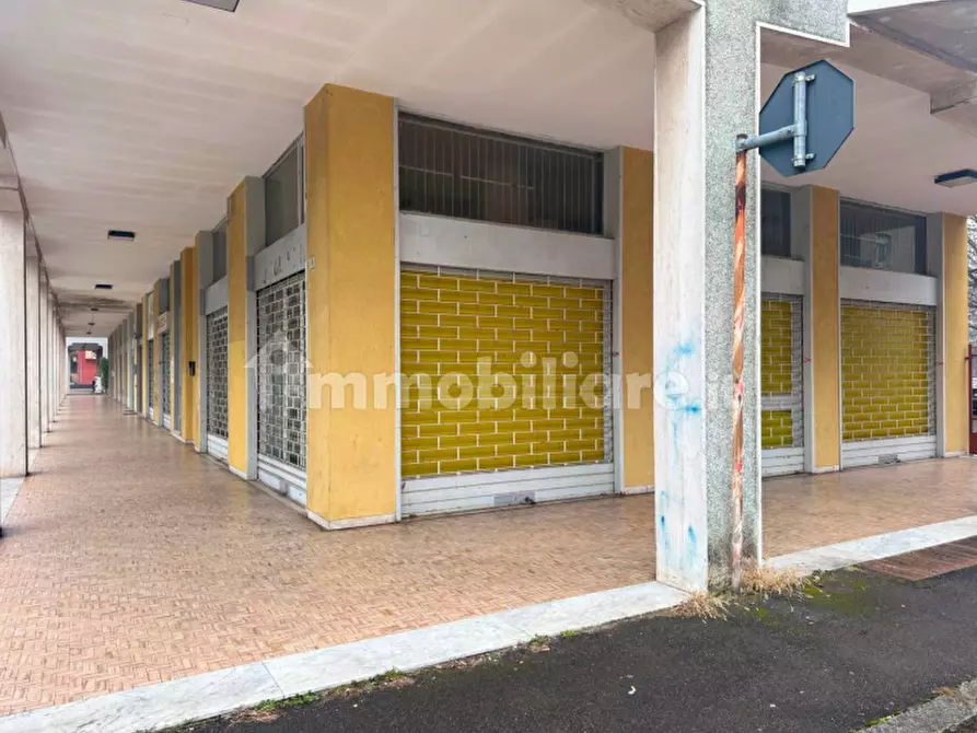 Immagine 2 di Negozio in vendita  in Viale Giotto 11 a Busto Arsizio