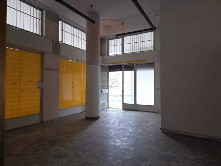 Immagine 5 di Negozio in vendita  in Viale Giotto 11 a Busto Arsizio