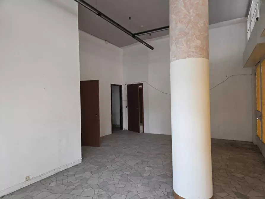 Immagine 6 di Negozio in vendita  in Viale Giotto 11 a Busto Arsizio