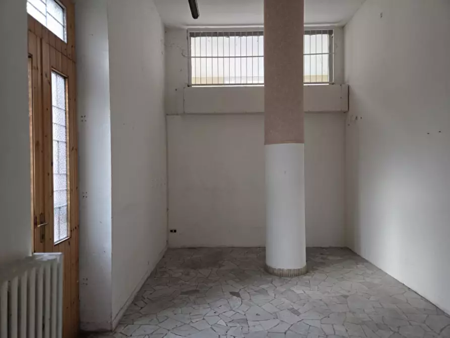 Immagine 9 di Negozio in vendita  in Viale Giotto 11 a Busto Arsizio