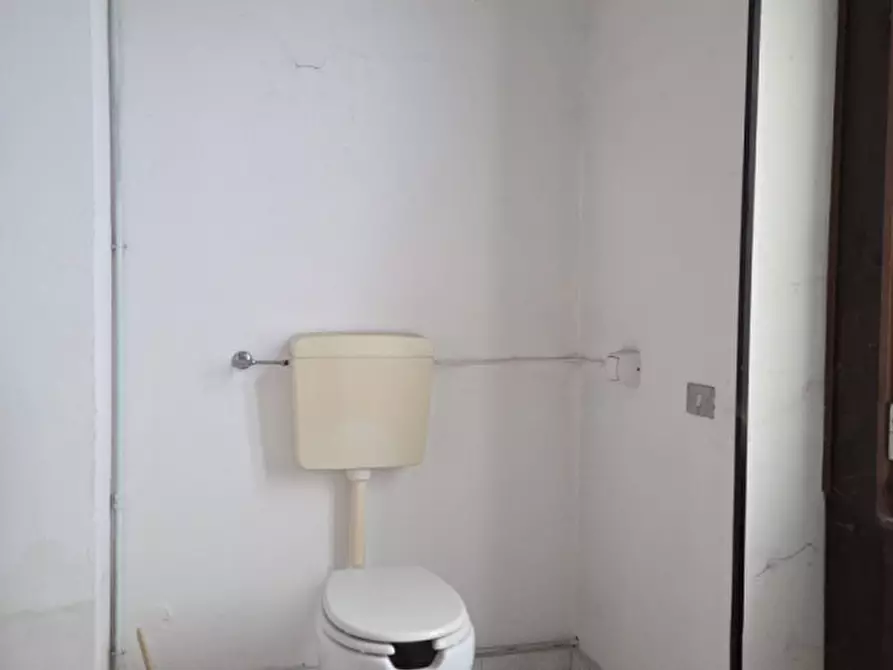 Immagine 12 di Negozio in vendita  in Viale Giotto 11 a Busto Arsizio