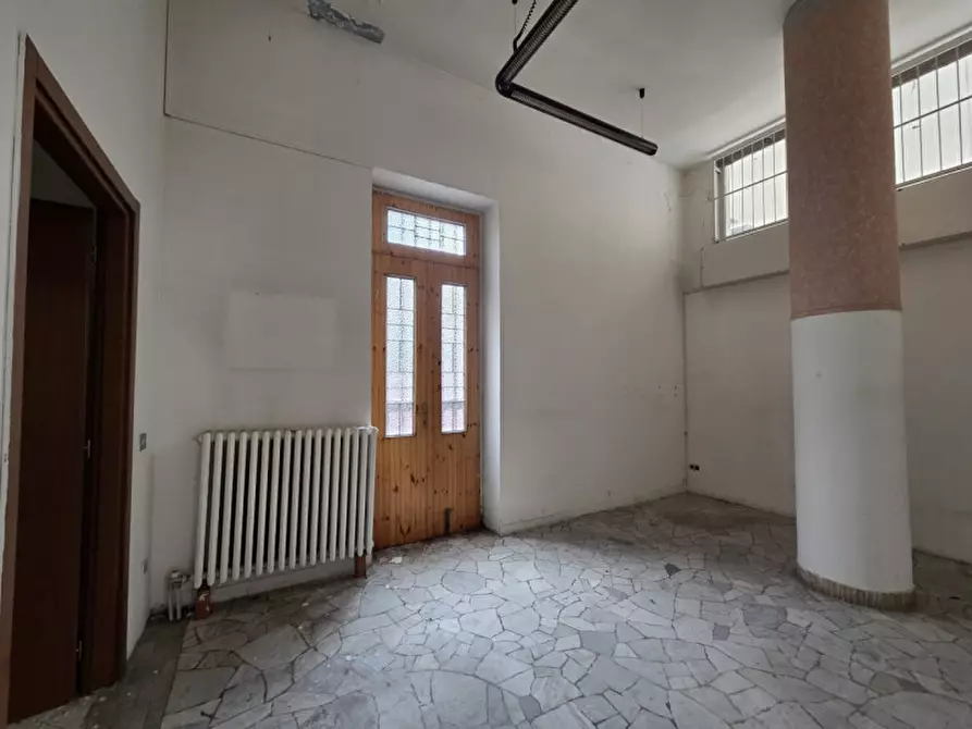 Immagine 13 di Negozio in vendita  in Viale Giotto 11 a Busto Arsizio