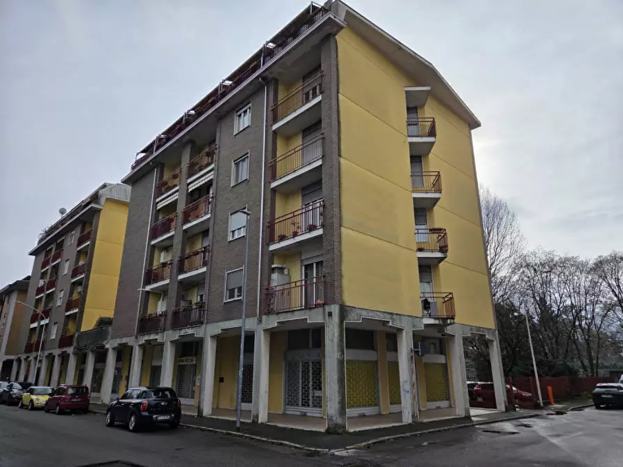 Immagine 14 di Negozio in vendita  in Viale Giotto 11 a Busto Arsizio