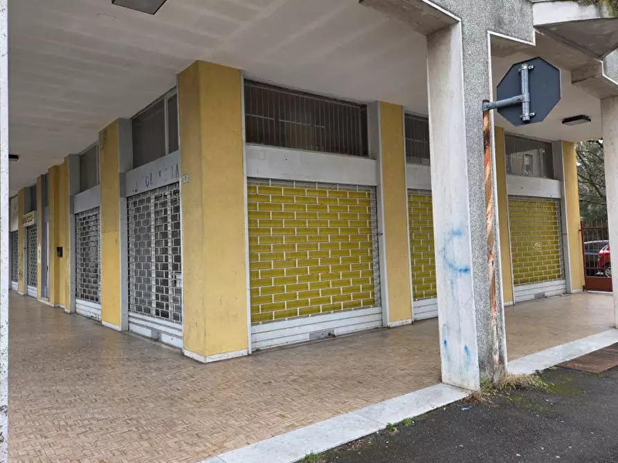Immagine 15 di Negozio in vendita  in Viale Giotto 11 a Busto Arsizio
