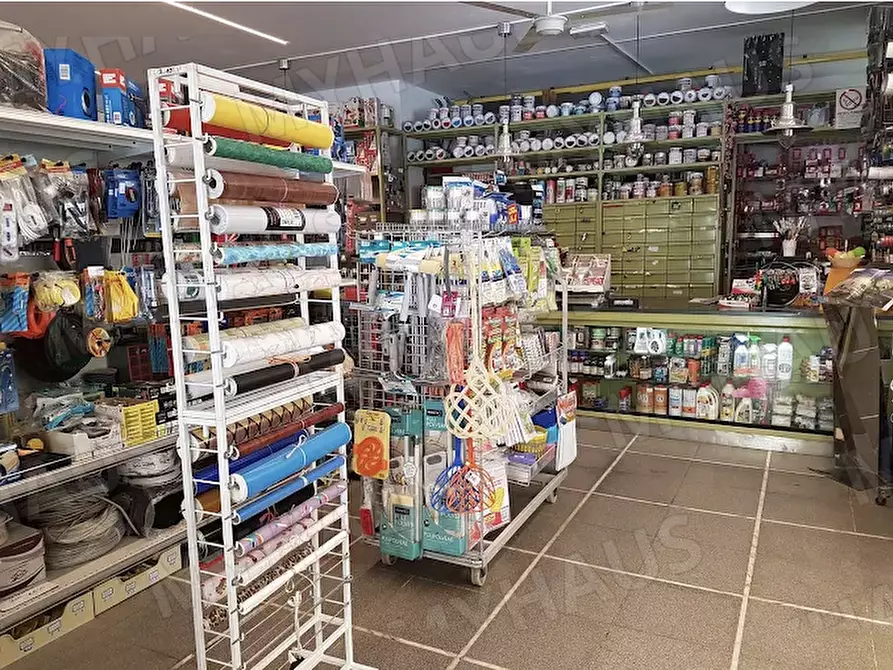 Immagine 1 di Negozio in vendita  in Viale Andrea Mantegna, 36 a Cesenatico