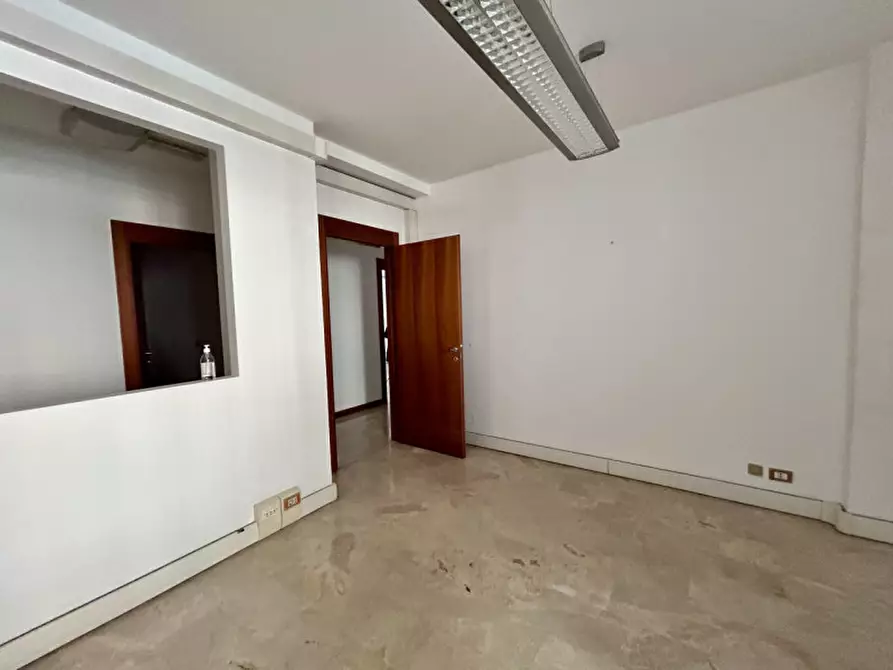 Immagine 8 di Ufficio in affitto  in Corso Porta Nuova a Verona