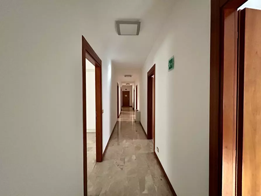Immagine 13 di Ufficio in affitto  in Corso Porta Nuova a Verona