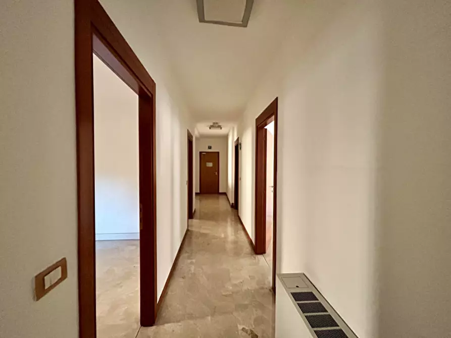 Immagine 14 di Ufficio in affitto  in Corso Porta Nuova a Verona