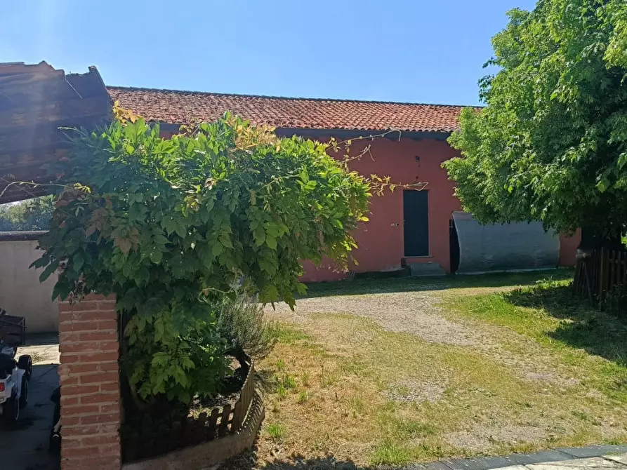 Immagine 1 di Casa indipendente in vendita  in Cantone Corno 22 a Casale Monferrato