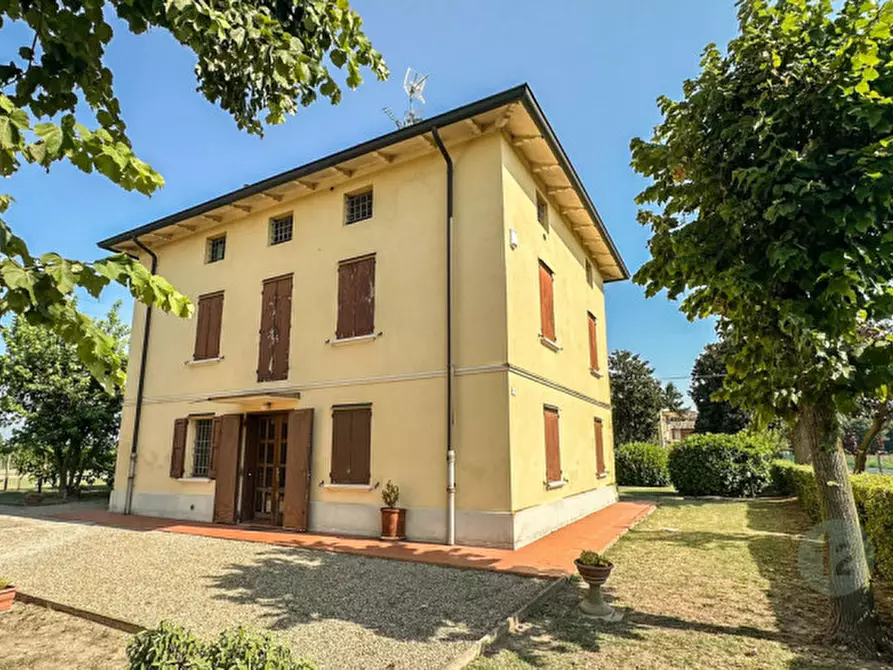Immagine 2 di Villa in vendita  in Via Bella Rosa 4 a Carpi