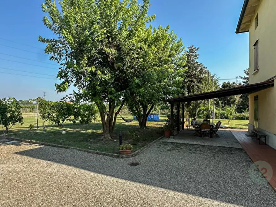 Immagine 9 di Villa in vendita  in Via Bella Rosa 4 a Carpi