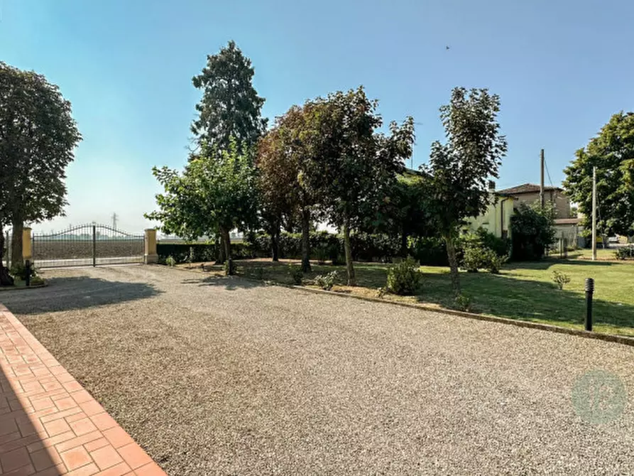 Immagine 10 di Villa in vendita  in Via Bella Rosa 4 a Carpi