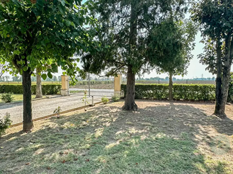 Immagine 11 di Villa in vendita  in Via Bella Rosa 4 a Carpi