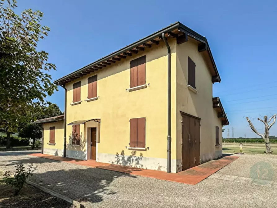 Immagine 15 di Villa in vendita  in Via Bella Rosa 4 a Carpi