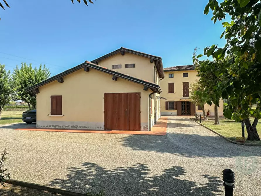 Immagine 17 di Villa in vendita  in Via Bella Rosa 4 a Carpi