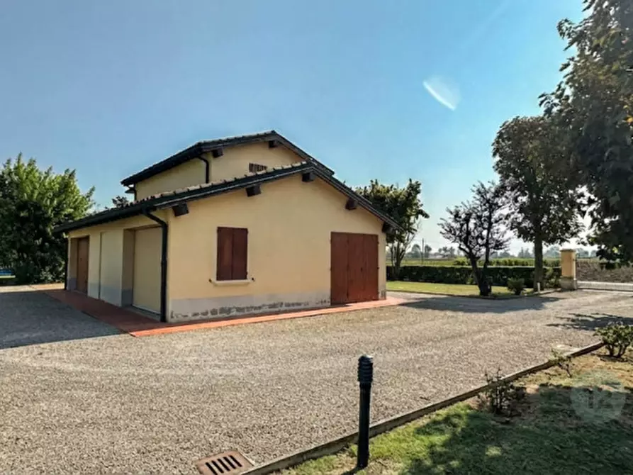 Immagine 18 di Villa in vendita  in Via Bella Rosa 4 a Carpi