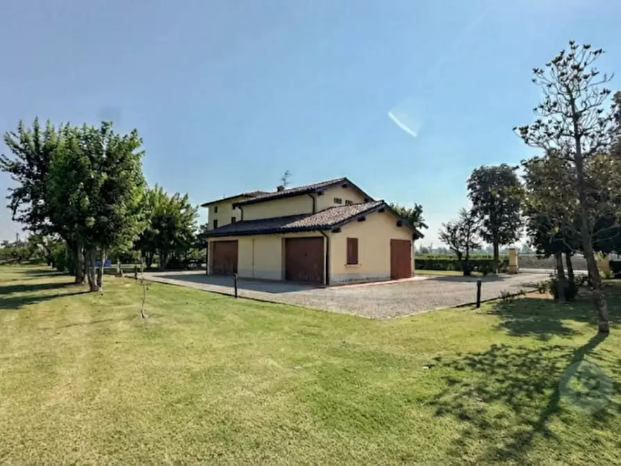 Immagine 19 di Villa in vendita  in Via Bella Rosa 4 a Carpi