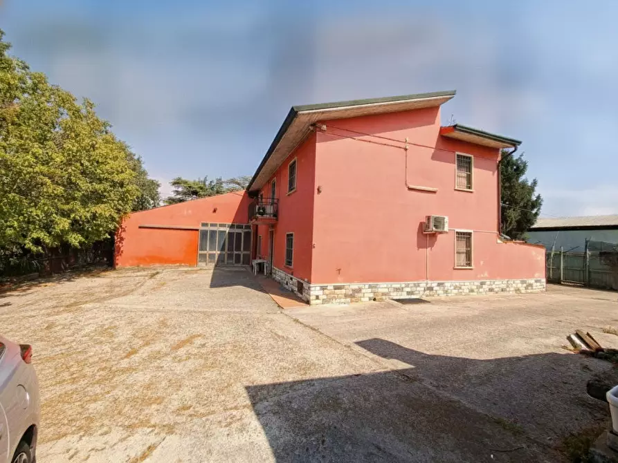 Immagine 2 di Rustico / casale in vendita  a Valeggio Sul Mincio