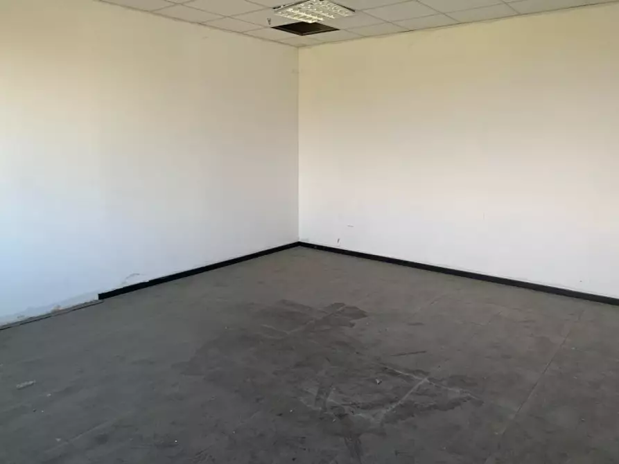 Immagine 12 di Ufficio in vendita  in Via Giovanni XXIII a Capriate San Gervasio