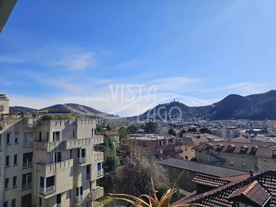 Immagine 2 di Appartamento in vendita  in Via Tommaso Grossi 36 a Como