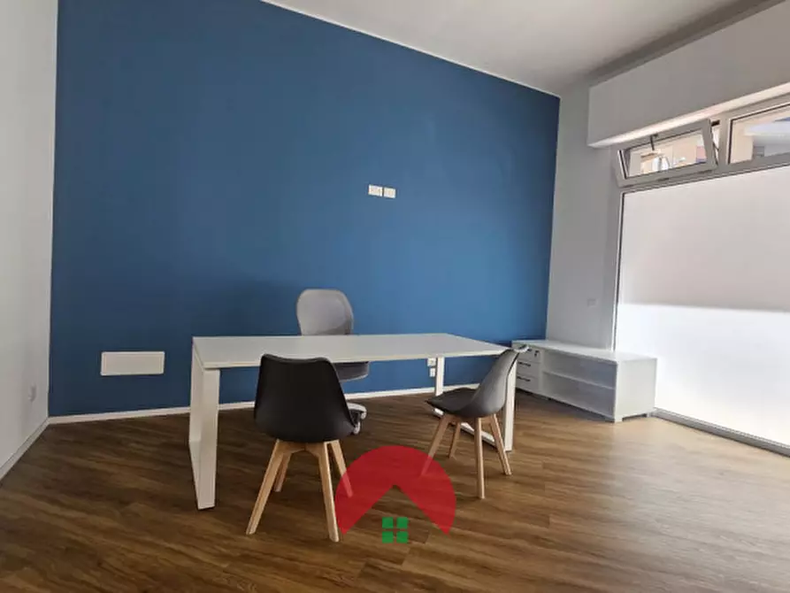 Immagine 8 di Laboratorio in vendita  in via leonardo da vinci a Matera