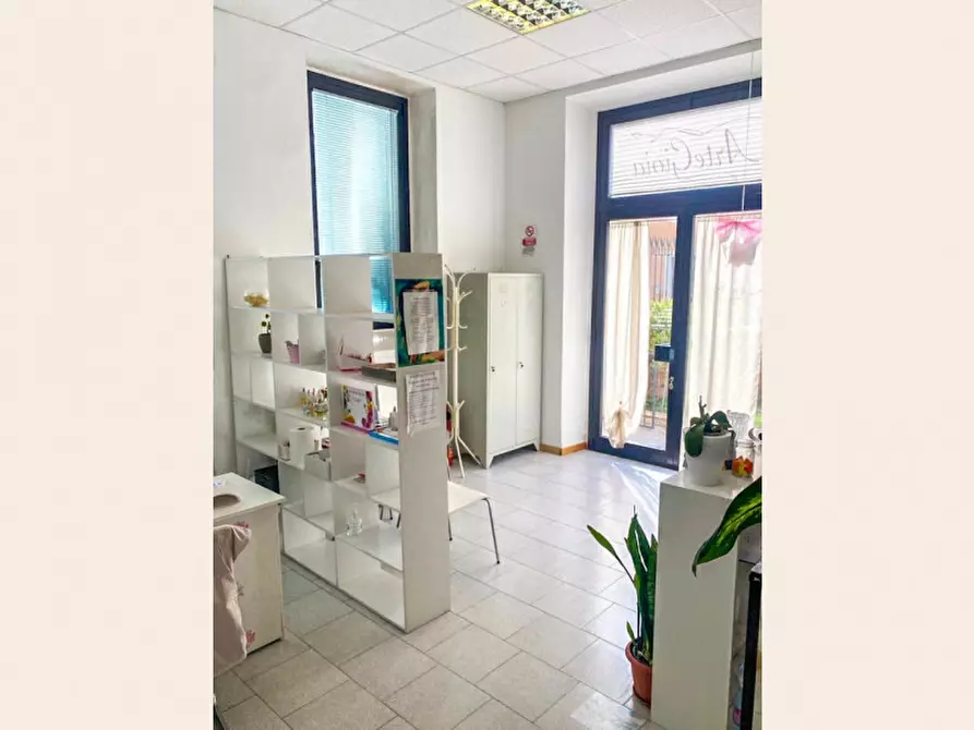Immagine 1 di Negozio in affitto  a Verona