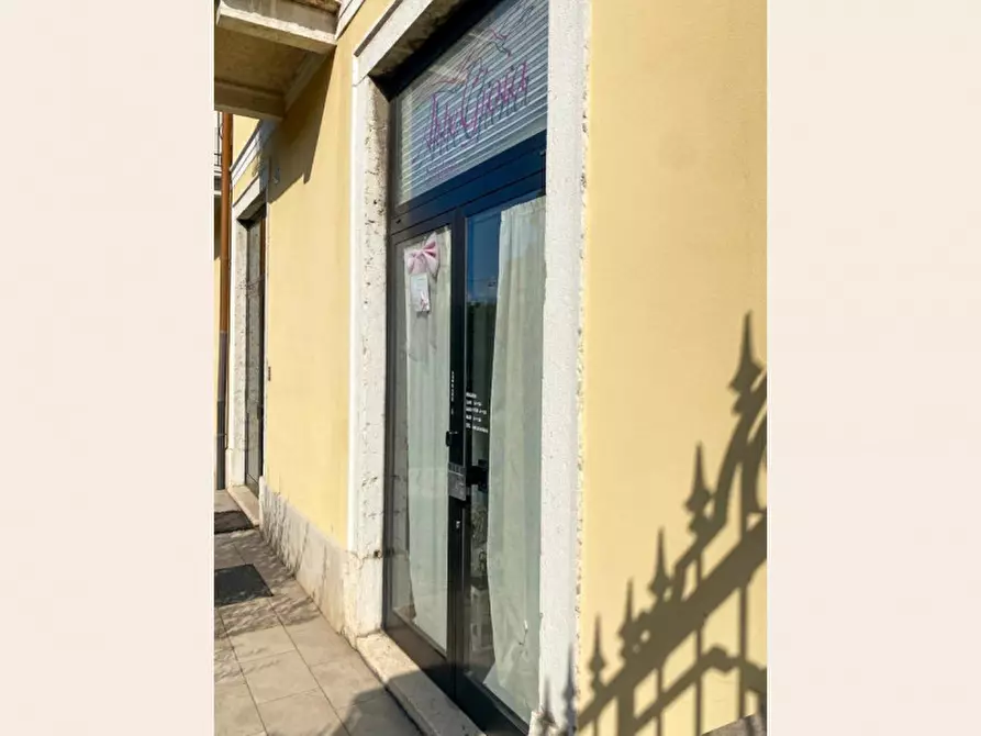 Immagine 3 di Negozio in affitto  a Verona