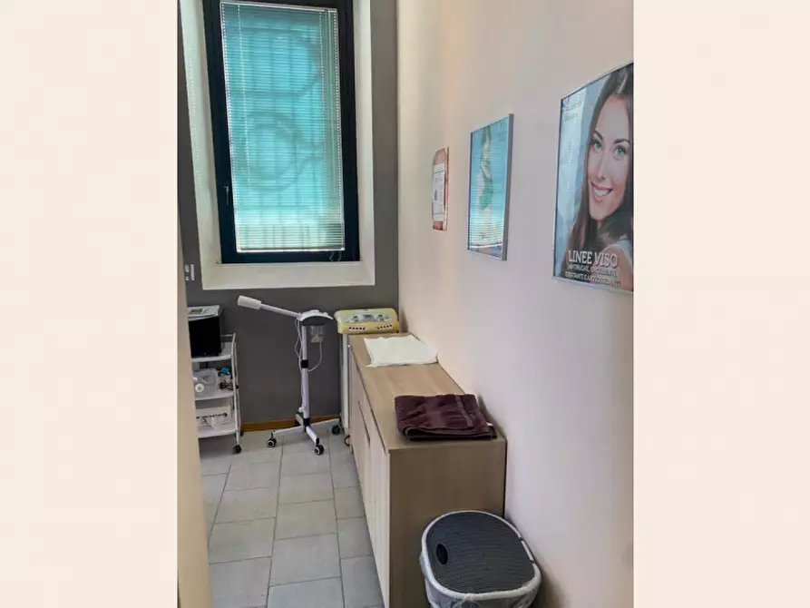 Immagine 6 di Negozio in affitto  a Verona