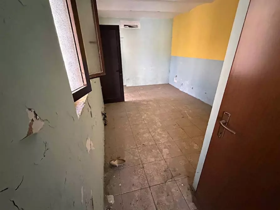 Immagine 6 di Negozio in vendita  in Via Saletta a Casale Monferrato