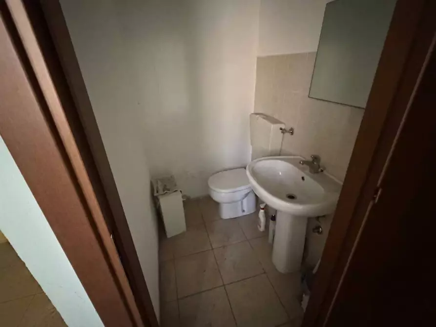 Immagine 7 di Negozio in vendita  in Via Saletta a Casale Monferrato