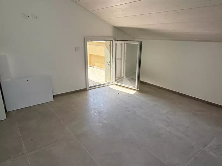 Immagine 11 di Appartamento in vendita  in Via Benvenuto Cellini a Senigallia