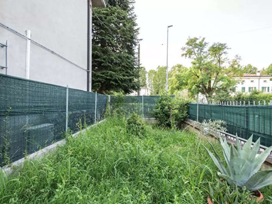 Immagine 2 di Villetta a schiera in vendita  in Via Puccini 65 a Novi Di Modena