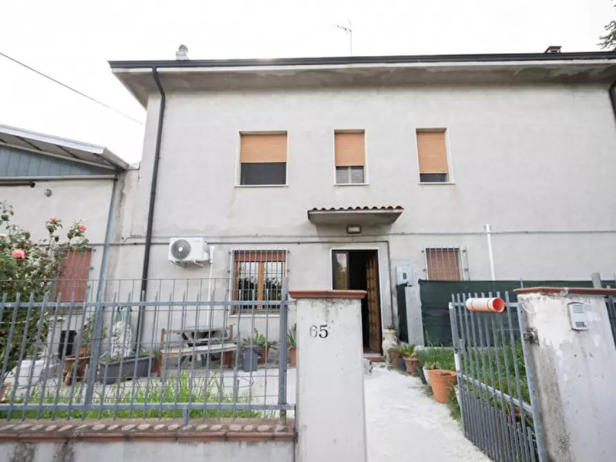 Immagine 14 di Villetta a schiera in vendita  in Via Puccini 65 a Novi Di Modena