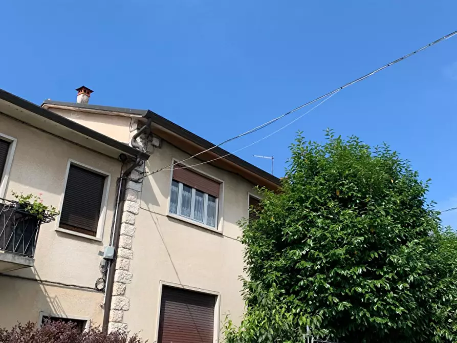Immagine 1 di Casa bifamiliare in vendita  a Thiene