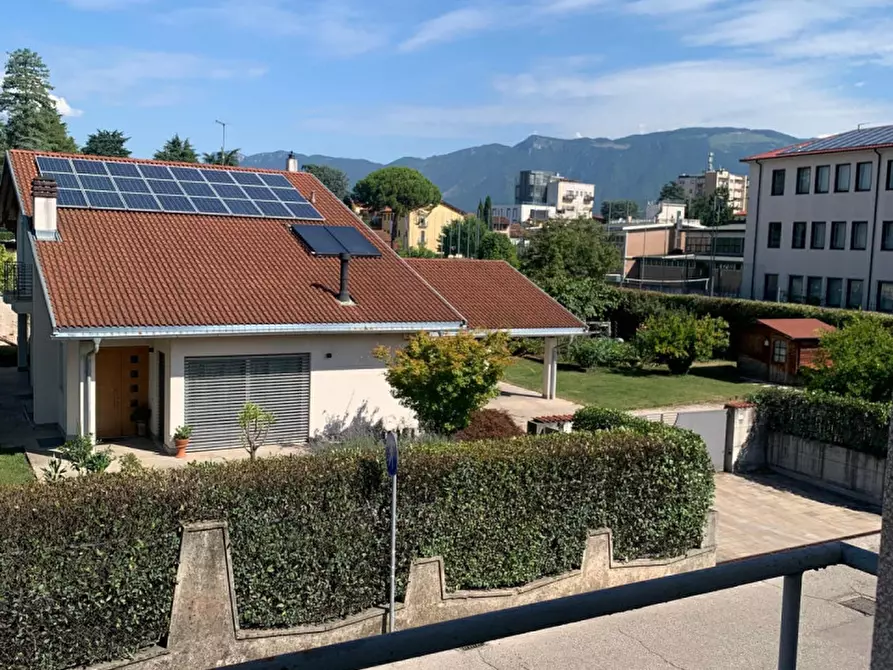 Immagine 2 di Casa bifamiliare in vendita  a Thiene