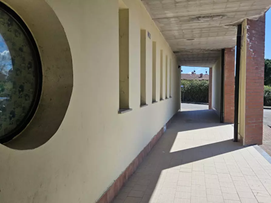 Immagine 6 di Negozio in vendita  in Piazza Ervardo Fioravanti a Ferrara