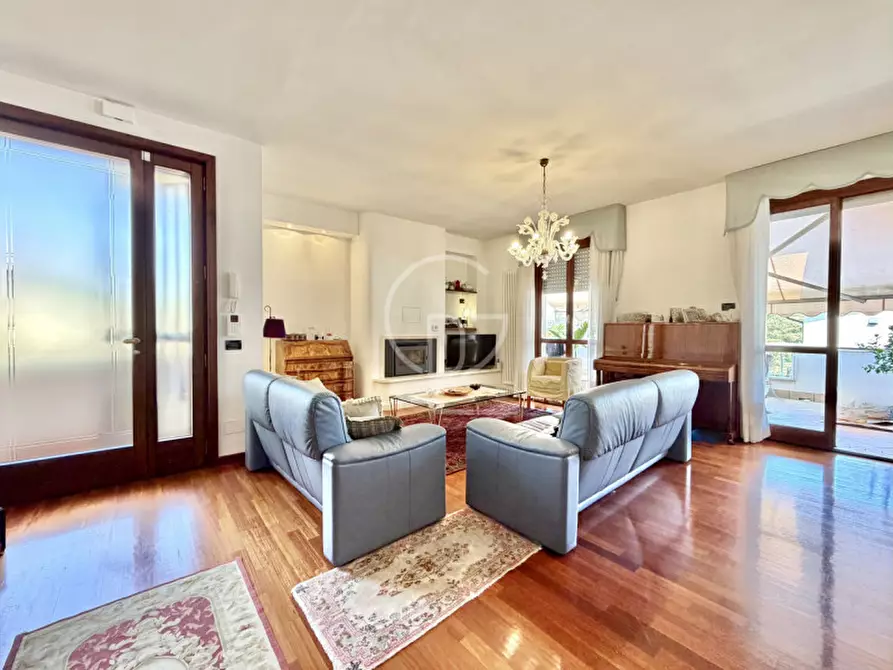 Immagine 1 di Casa bifamiliare in vendita  in Via Desenzanino a Desenzano Del Garda