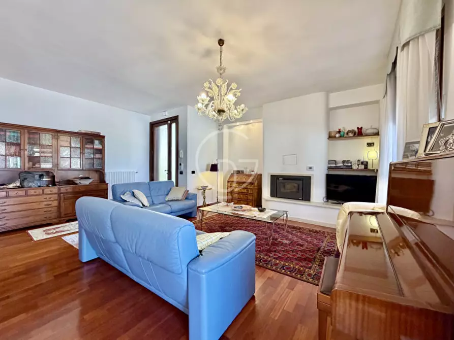 Immagine 3 di Casa bifamiliare in vendita  in Via Desenzanino a Desenzano Del Garda