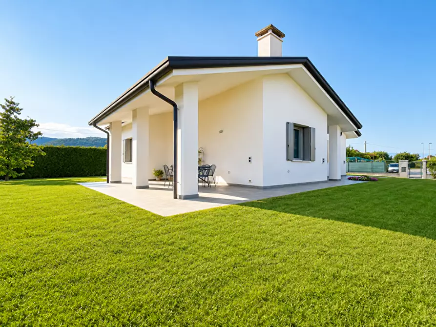 Immagine 1 di Casa indipendente in vendita  in Via Martiri della Libertà a Costabissara