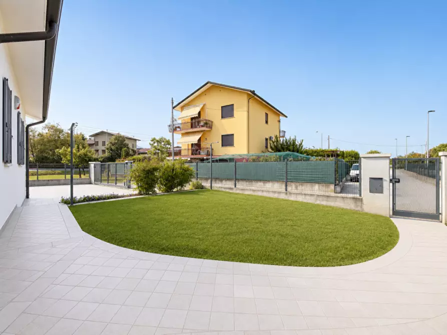 Immagine 32 di Casa indipendente in vendita  in Via Martiri della Libertà a Costabissara